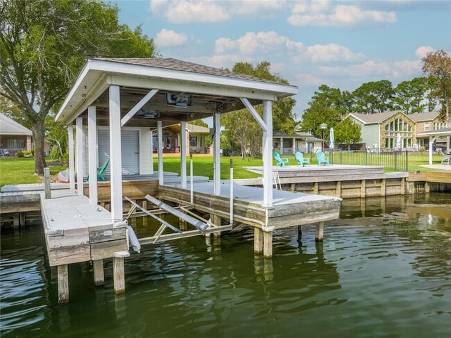 Building Photo - 9698 E Shore Dr