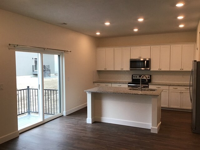 Building Photo - 2409 E Wild Horse Way