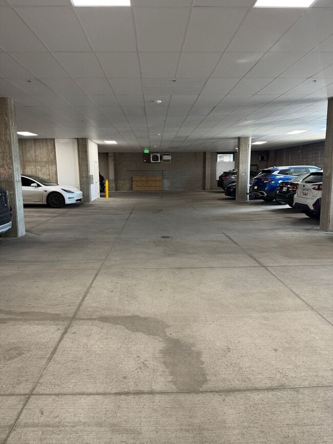 Building Photo - Amazing Furnished One Bedroom Home