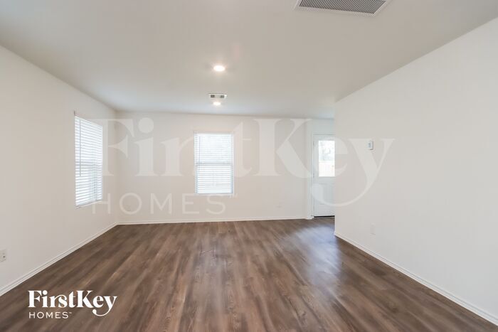 Building Photo - 3731 Solanum Dr