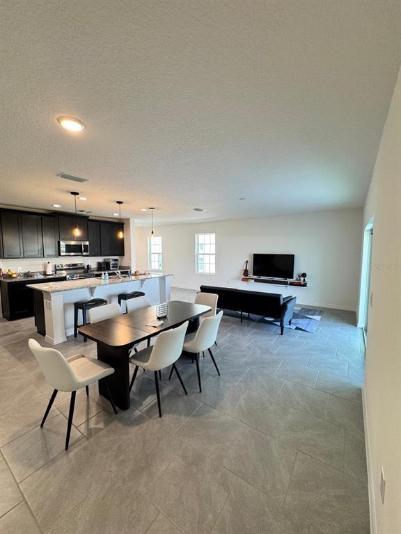 Building Photo - 2561 Starry Pt