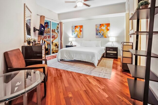 Building Photo - 38 E Serene Ave