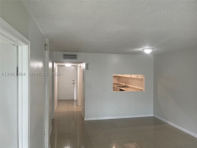 Building Photo - 10000 NW 80th Ct
