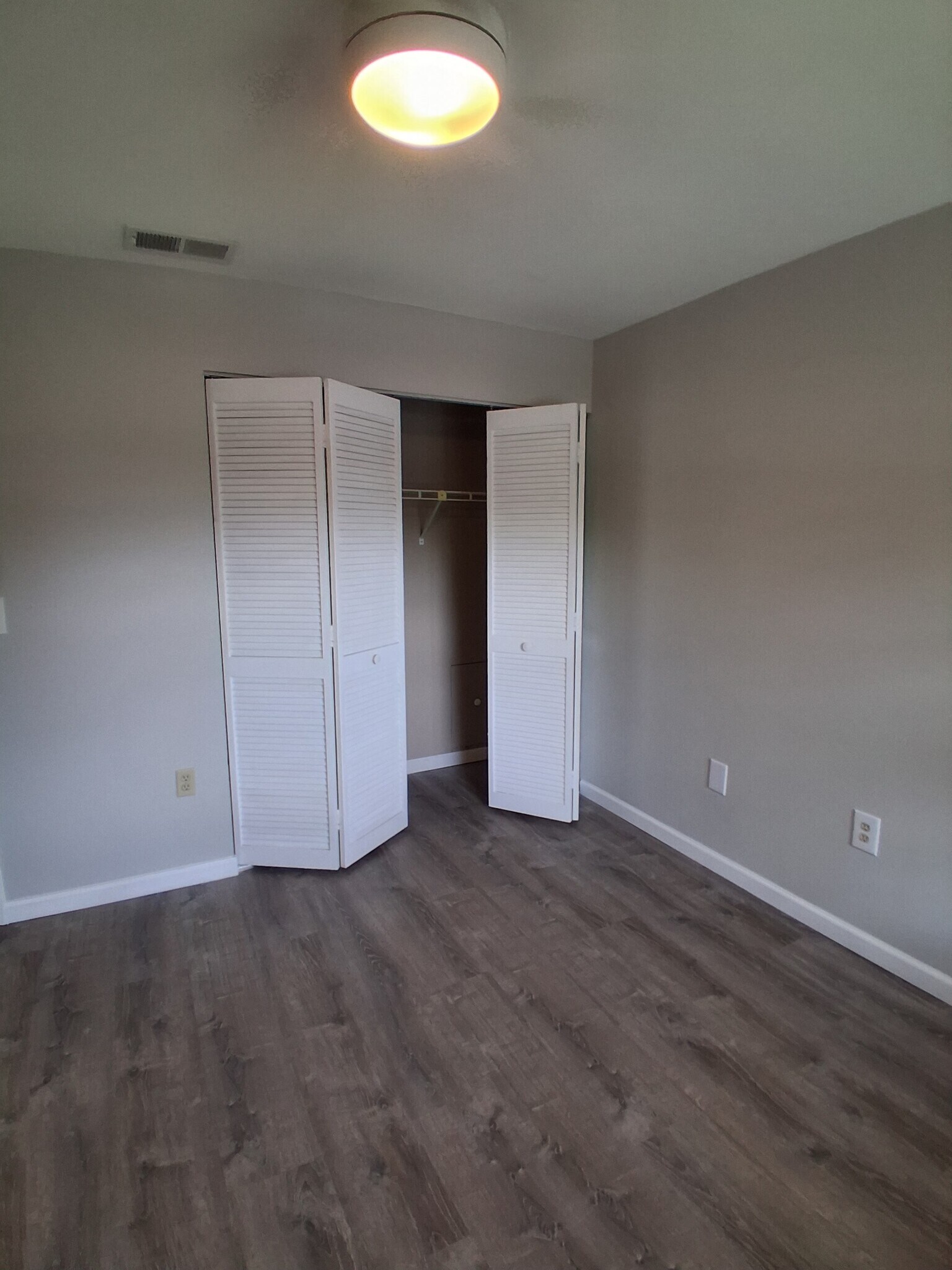 Guest room - 927 Capri Isles Blvd