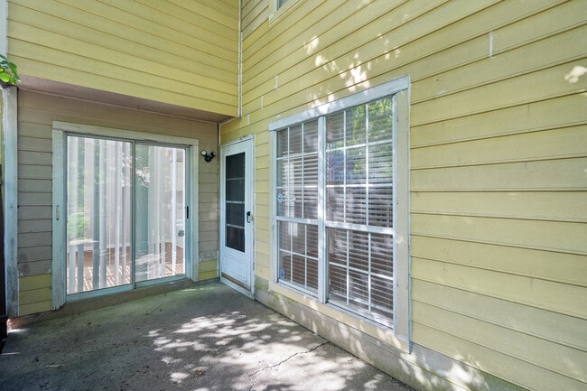 Building Photo - 1066 Rock Creek Ln