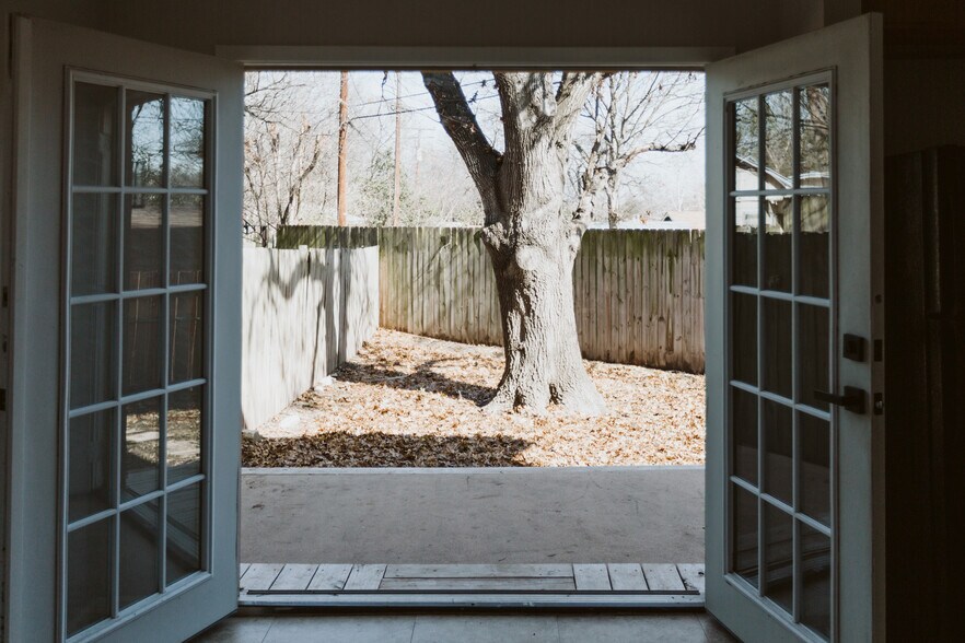 Building Photo - 1402 Fairfield Dr