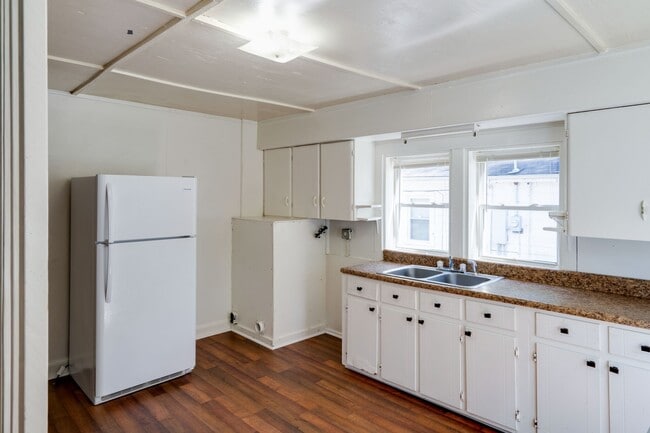 Building Photo - 304 Edith Ave