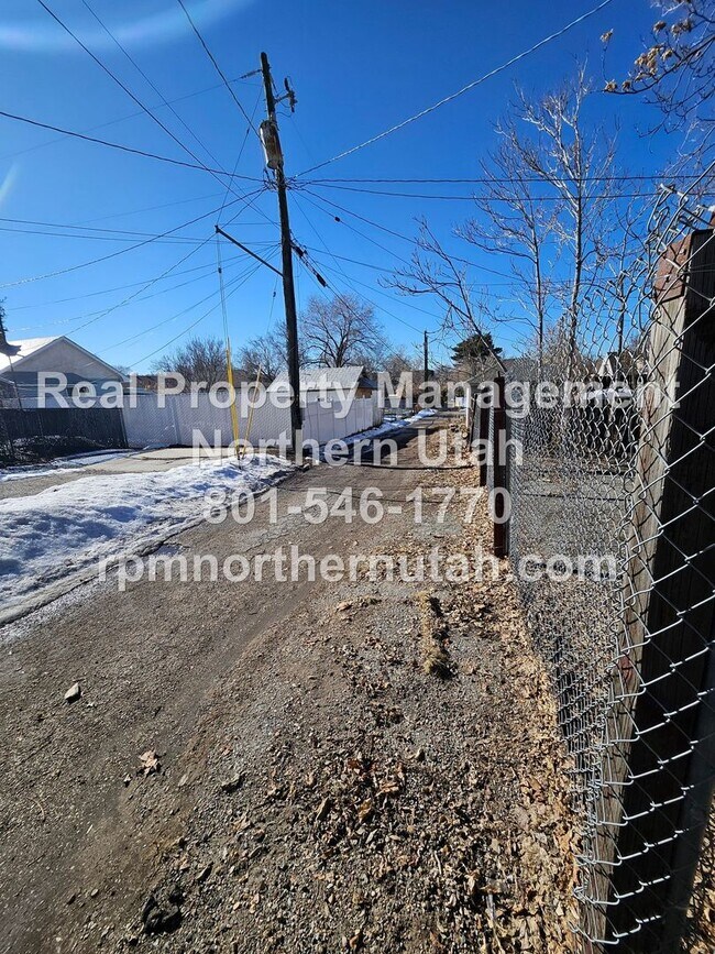 Building Photo - 3 Bedroom 1 Bath Ogden Home Available