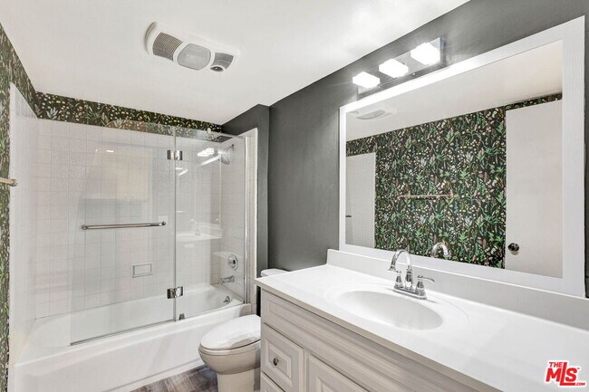 Building Photo - 1900 Vine St