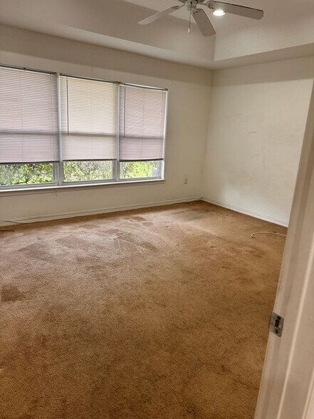 Building Photo - 1825 E Royal Tern Ln
