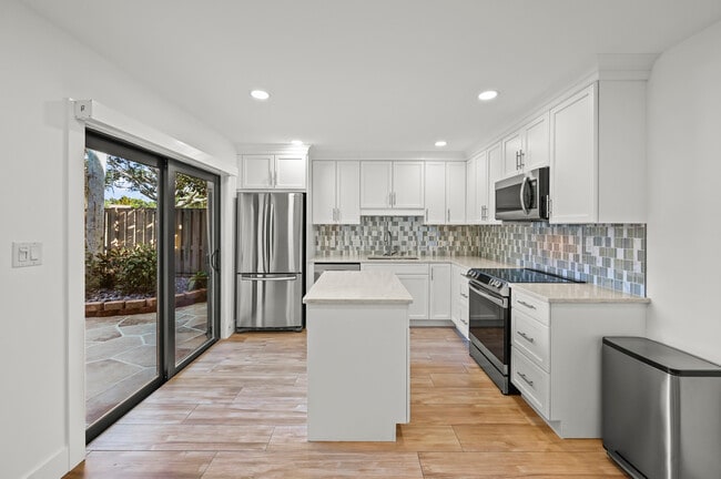 Building Photo - 419 4th Ct