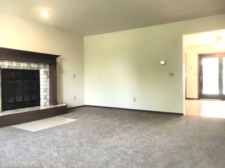 Building Photo - 3009 Cimarron Trl