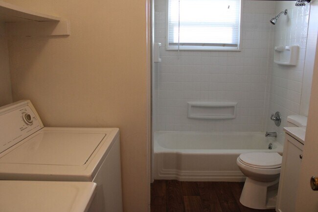 Building Photo - 3006 Butternut Dr