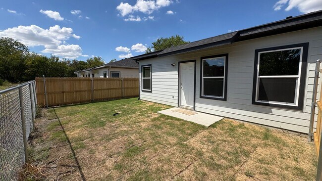 Building Photo - 3207 Bourland St
