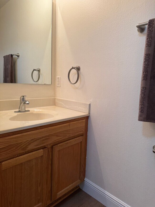 Building Photo - Spacious and Comfortable House for Lease