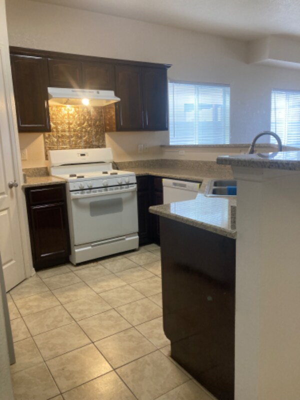 Building Photo - 5909 Cielo De Oro Pl