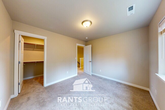 Building Photo - Modern 3-Bed Home in Steilacoom Ridge w/ AC, Fenced Yard and Easy Commute to JBLM!