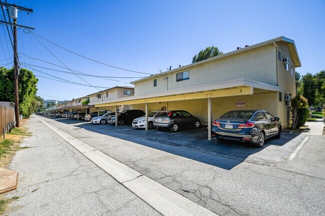 Building Photo - 4916 Hazeltine Ave