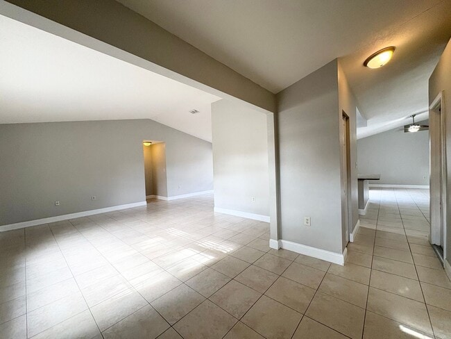 Building Photo - Carpet Free ~ 4 BR Home in Oviedo ~ Top Rated Schools