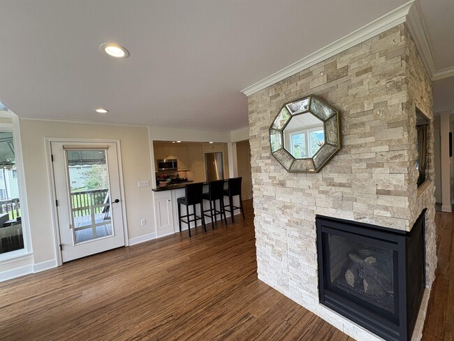 Building Photo - 111 Kestrel Ct