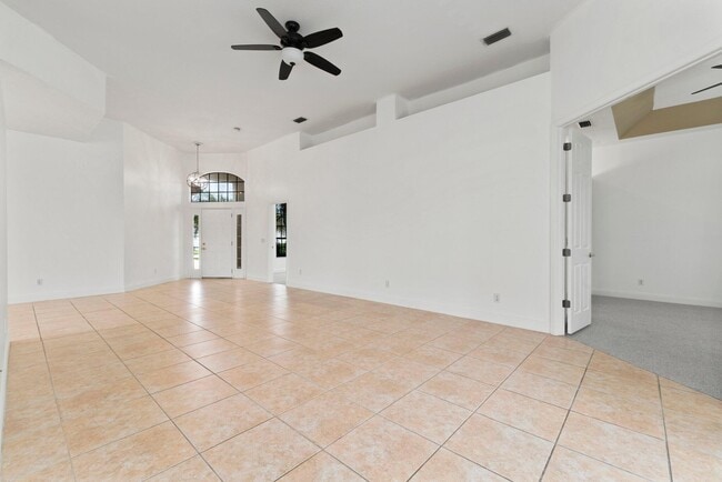 Building Photo - 435 SW Jefferson Cir