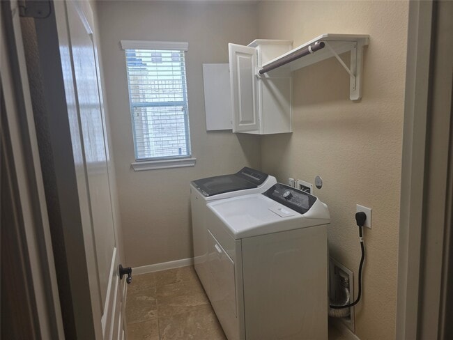 Building Photo - 2520 Garnetfield Ln