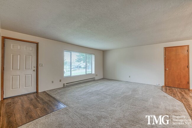 Building Photo - Classical Cute Duplex w/ 2 Bed 1 Bath in Washougal!