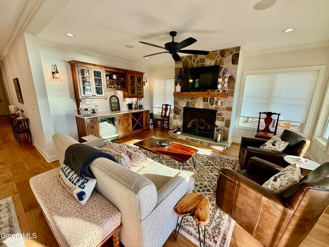 Building Photo - 16 Newton St