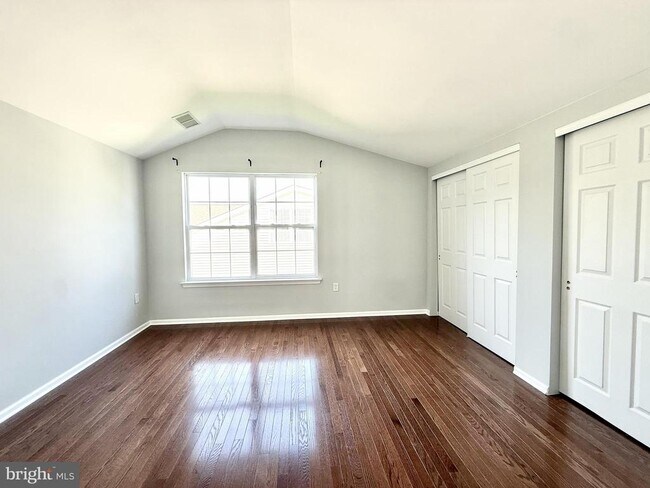 Building Photo - 25 Canal View Dr