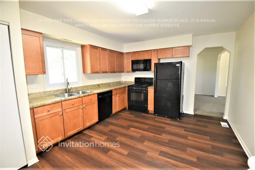 Building Photo - 22830 Lakeshore Dr