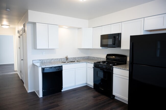 Building Photo - 423 Fairlawn Dr