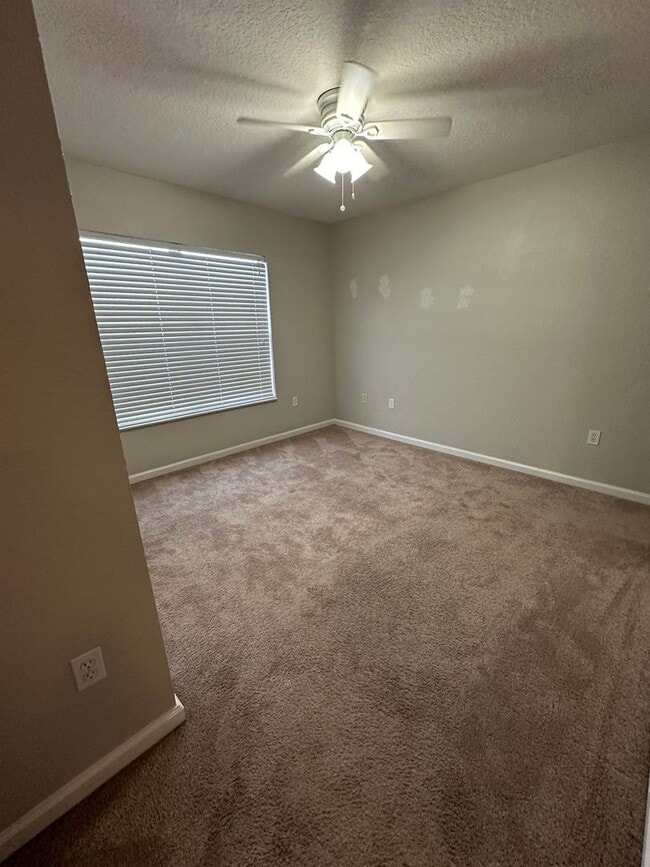 Building Photo - Well maintained townhouse in Spring Isle