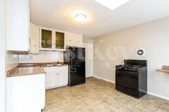 Building Photo - 1504 Walnut Dr