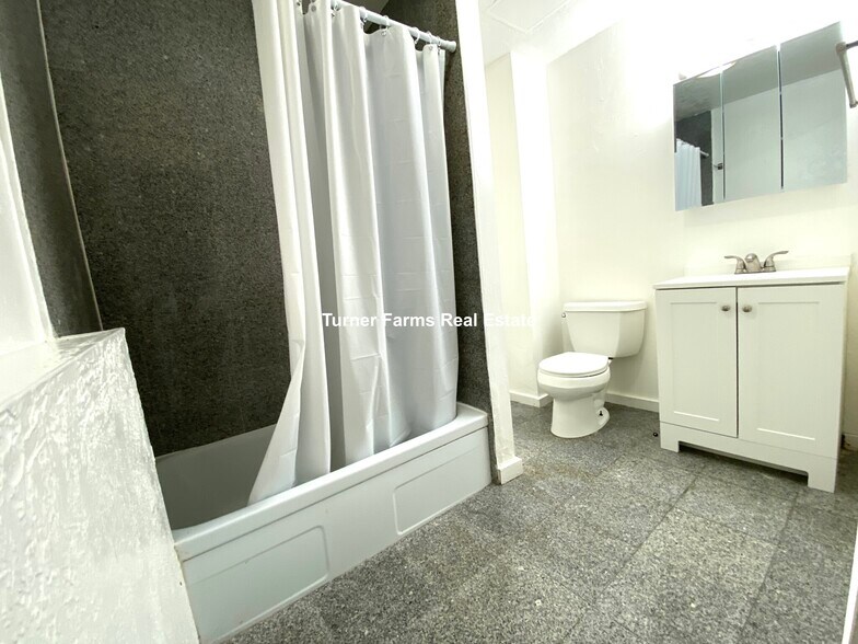 Building Photo - 270 Bowdoin St