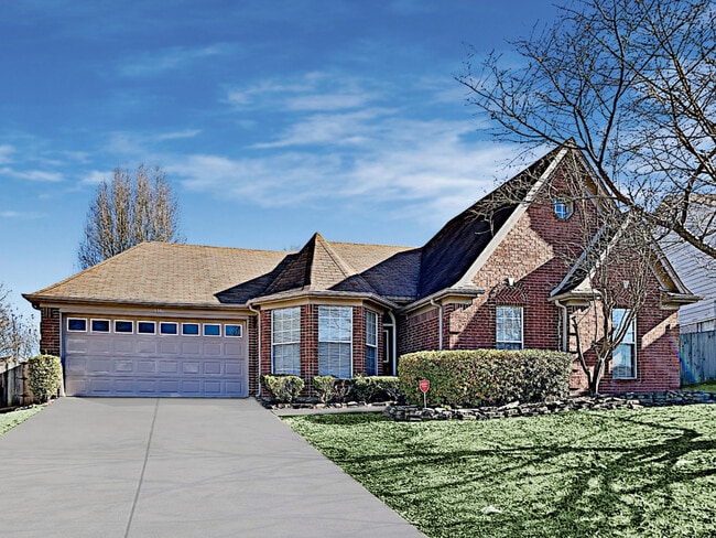 Building Photo - 1146 Red Fern Cir E