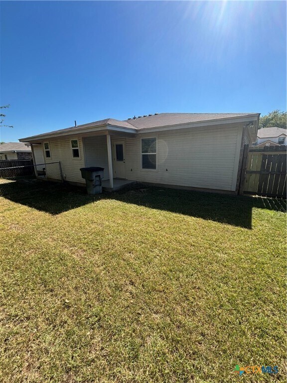 Building Photo - 105 Kings Ct