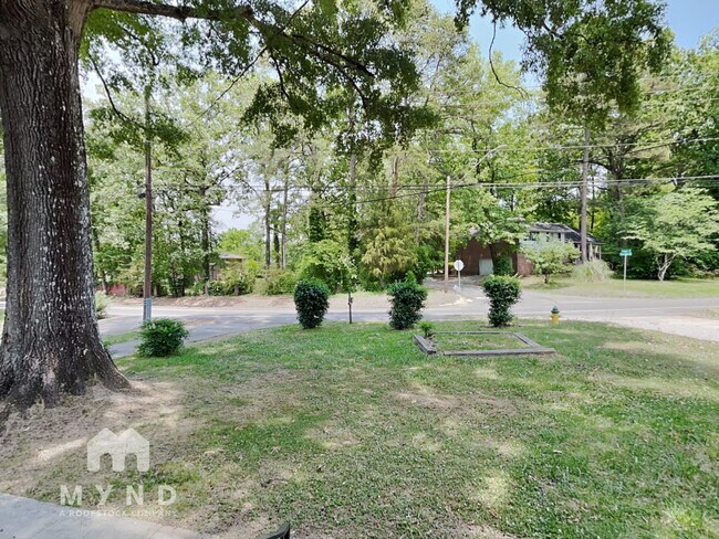 Building Photo - 1329 5 Mile Rd