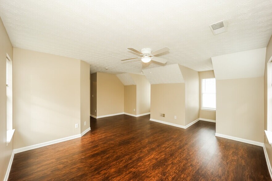 Building Photo - 8639 Glendevon Ct