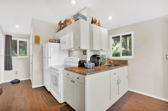 Building Photo - 812 Chukker Rd