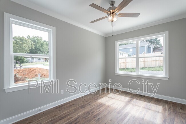Building Photo - 2631 Rogers Dr SE