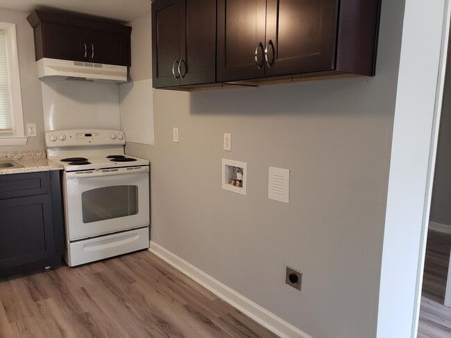 Building Photo - 823 McNeil St