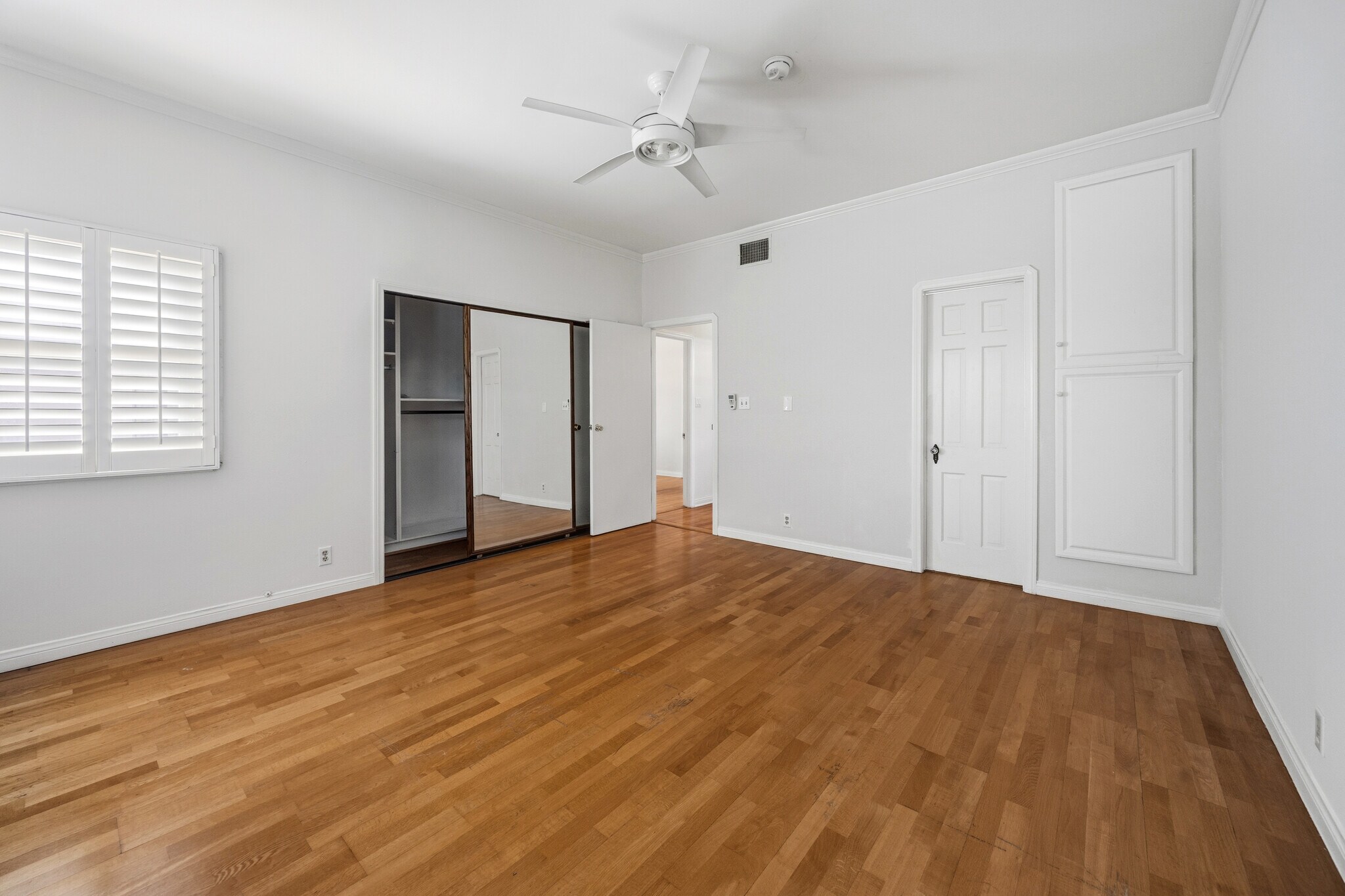 Building Photo - 166 N Arnaz Dr