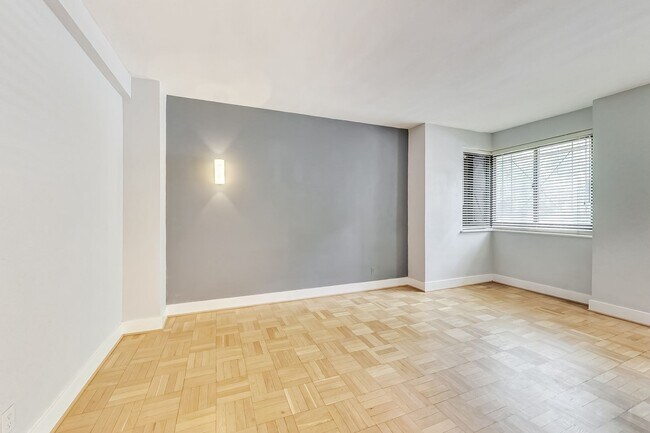 Building Photo - Stylish 1 Bedroom Condo in Foggy Bottom!
