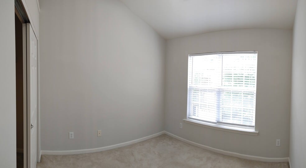 Front bedroom on 3rd floor - 116 Vintage Dr