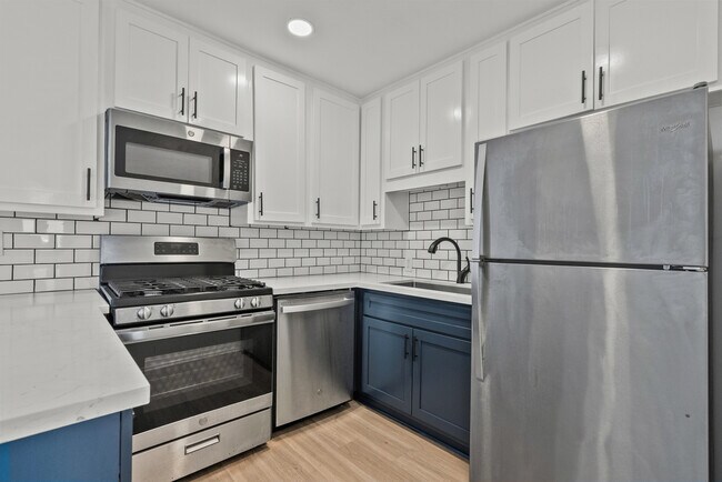 Building Photo - 15286 Sutton St