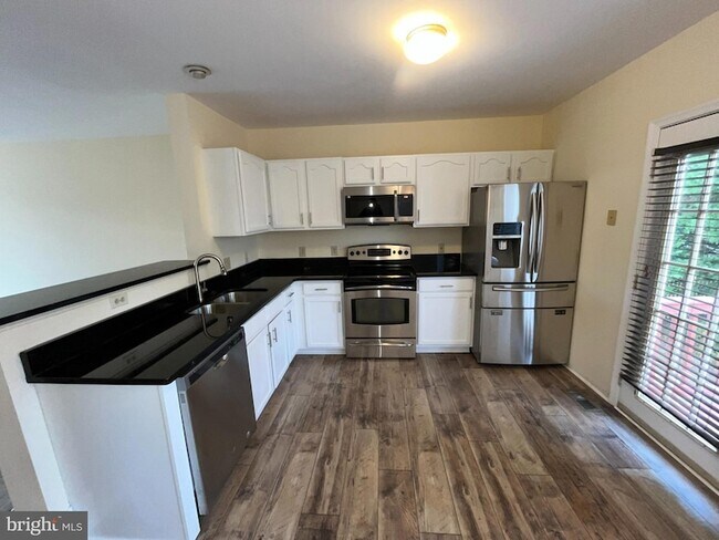 Building Photo - 401 Donelson Loop