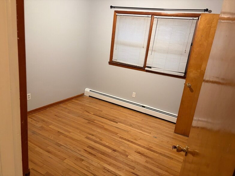 Building Photo - 31 W 51st St