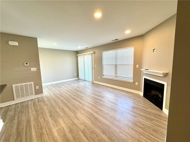 Building Photo - 303 New Terrace Ln