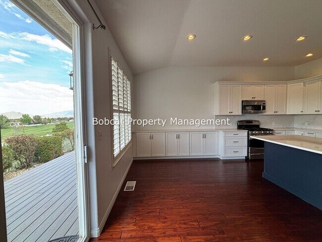 Building Photo - 1626 Evergreen Dr