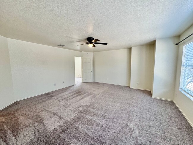 Building Photo - *COMING SOON* MOVE IN SPECIAL Beautifully Designed Two-Story Home with Loft and Garden Tub!